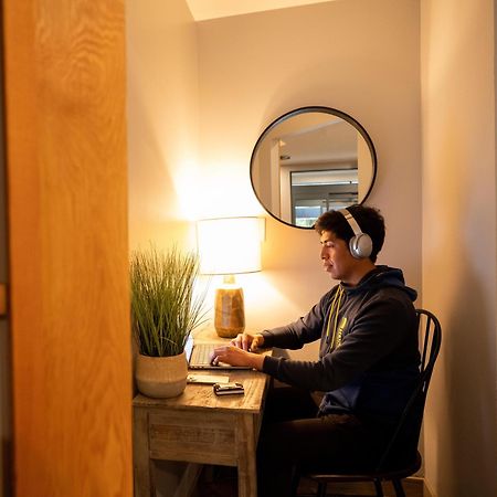 Alpenglow Lodge Bear Wonder One Bedroom By Mva 惠斯勒 外观 照片
